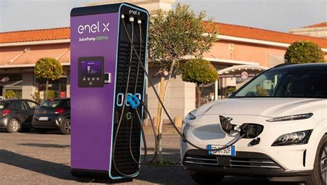 Smart #1 in ricarica presso una colonnina pubblica