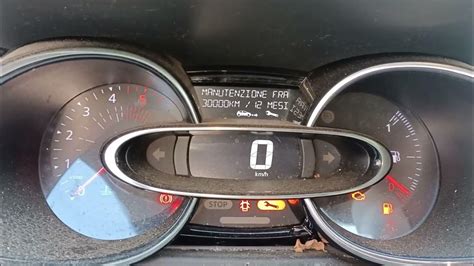 Cruscotto Renault Clio con spia chiave inglese accesa
