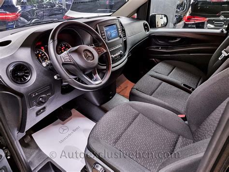 Interni di un Mercedes-Benz Vito con cambio automatico