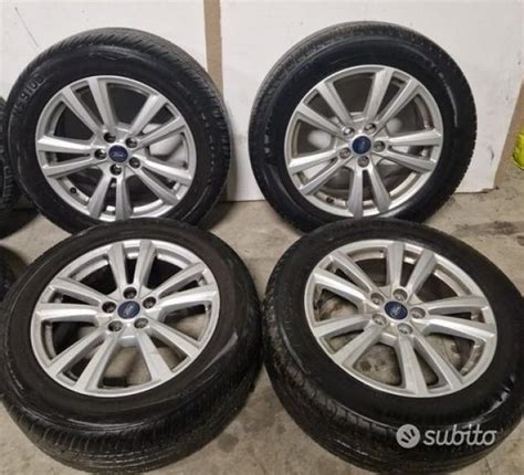 Ford Kuga con cerchi originali