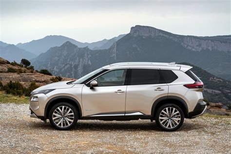 Nissan X-Trail con indicatori di sicurezza attivi