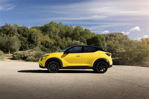 Nissan Juke profilo esterno con linee tese