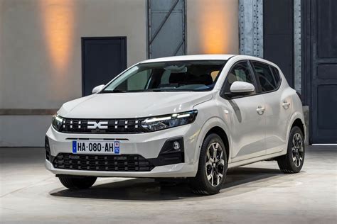 Dacia Sandero Stepway vista frontale in movimento