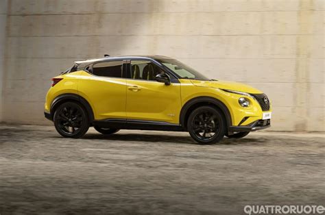 Motore Nissan Juke con evidenza del sistema di raffreddamento