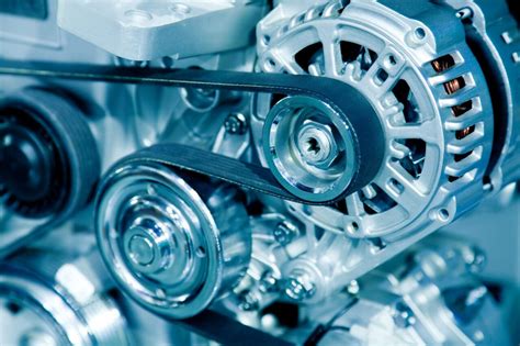 Manutenzione auto: controllo visivo cinghia servizi