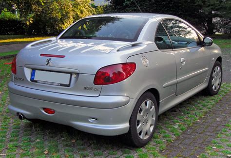Peugeot 206 CC con tetto aperto