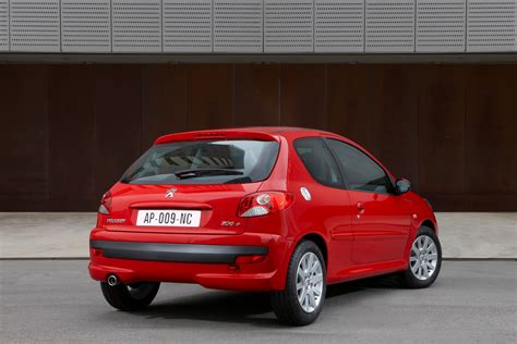 Peugeot 206 Plus rossa con nuovo frontale