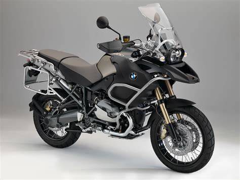 Vista laterale di una BMW R1200GS Adventure