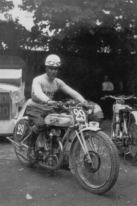 Tazio Nuvolari su moto Bianchi