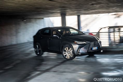 Lexus NX su strada