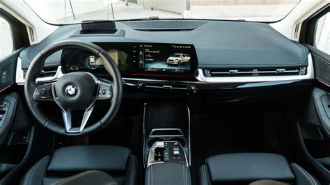 Interni BMW 218i Active Tourer con divano scorrevole