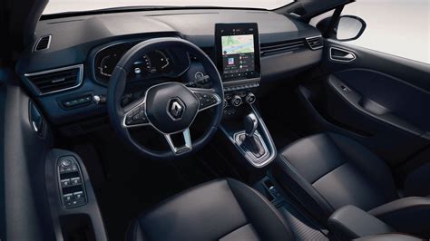 Renault Clio Zen esterni e interni