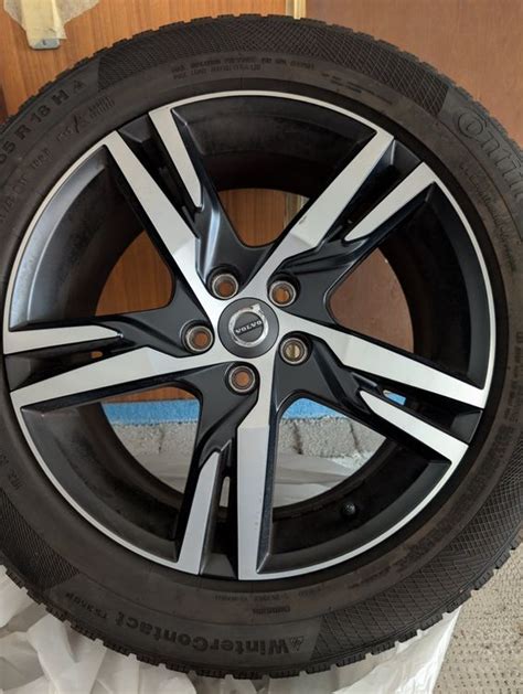 Volvo XC40 con cerchi originali
