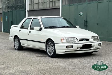 Ford Sierra RS Cosworth 4x4 con feritoie sul cofano