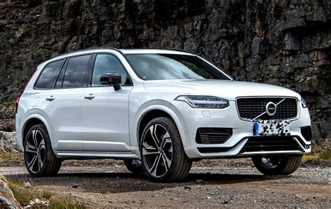 SUV di lusso con bagagliaio grande