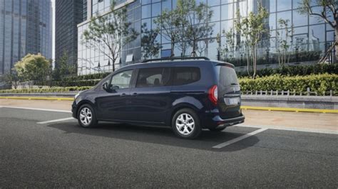 Renault Kangoo Passo Lungo in ambiente urbano