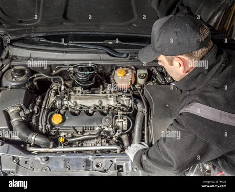 illustrazione di una corretta ispezione visiva del vano motore