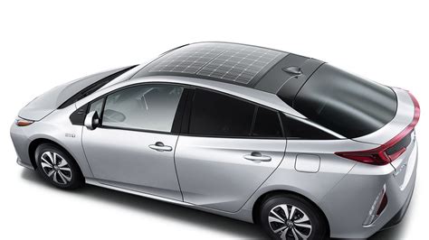 Toyota Prius Plug-in Hybrid con pannelli solari sul tetto