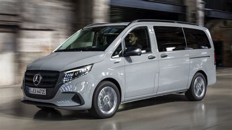 Mercedes eVito in movimento, evidenziando il comfort di guida