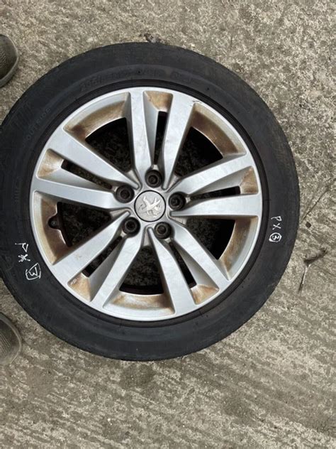 Peugeot 2008 with 16-inch alloy wheels