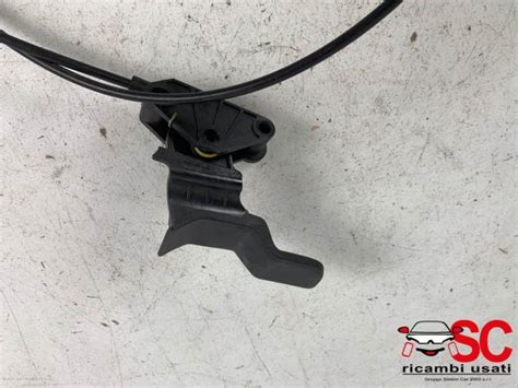 Ricambi specifici per il sistema di apertura cofano Ford C-Max