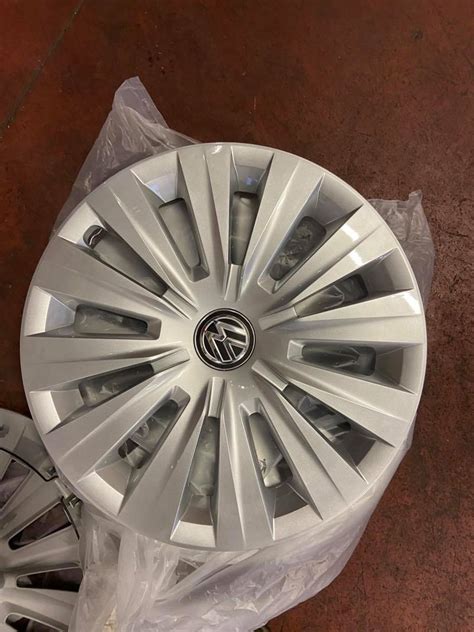 Volkswagen Golf 7 con copricerchi