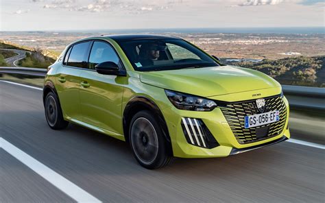 Peugeot 208 esterna frontale