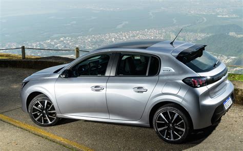 Peugeot 208 in strada