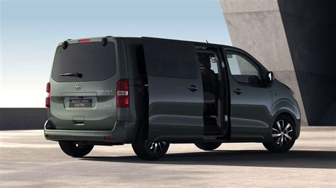 Toyota Proace Verso Long vista esterna