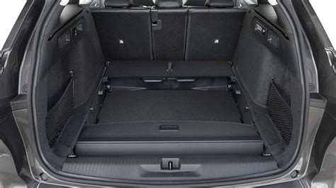 Bagagliaio Opel Astra Sports Tourer con rivestimento protettivo e griglia
