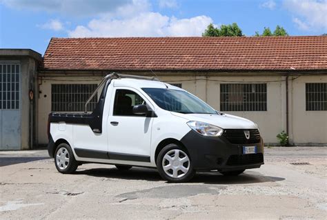 Dettaglio del frontale Dacia Dokker Pick-Up