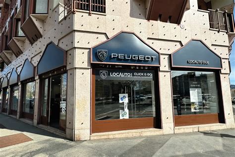 interno officina Peugeot