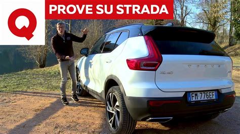 Volvo XC40 in strada