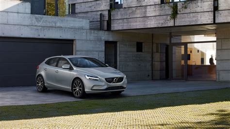 Volvo V40 su strada innevata