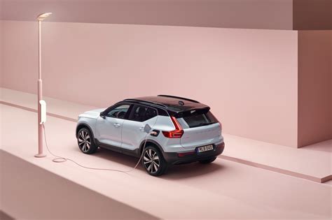 Volvo XC40 ricarica elettrica