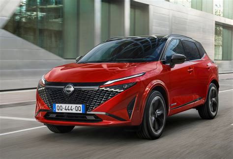 Nissan Qashqai N-Connecta 4WD in ambiente esterno