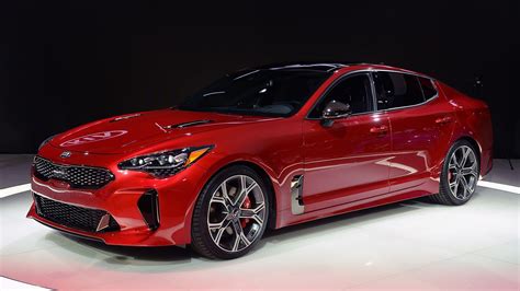 Kia Stinger vista laterale dinamica