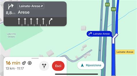 Mappa di navigazione Google Maps visualizzata su schermo auto