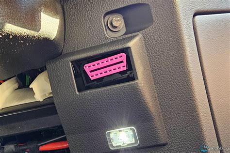 Dispositivo di programmazione chiavi collegato alla porta OBD
