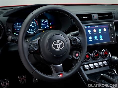 Interni della Toyota GR86 versione Sport