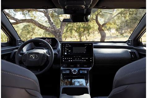 Toyota bZ4X interni e tecnologia
