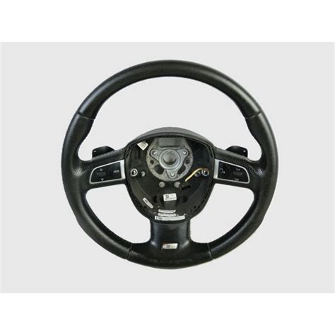 Interno Audi Q5 con volante multifunzione