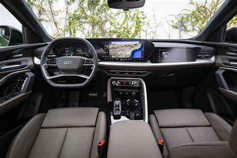 Interno Audi Q5 con sedili elettrici