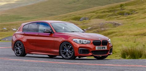 BMW M140i in azione su strada