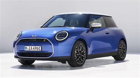 MINI Cooper parcheggiata in città