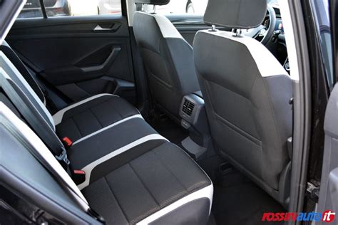 Interni Volkswagen Polo Cross con sedili specifici