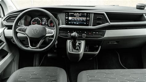 Interni Volkswagen Caravelle con sedili modulabili