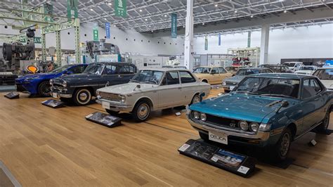 Macchinari tessili d'epoca esposti al Toyota Commemorative Museum of Industry and Technology