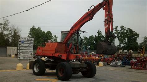 Macchina operatrice in un cantiere stradale
