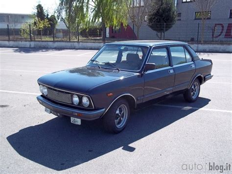 Interni lussuosi di una Fiat 132 terza serie